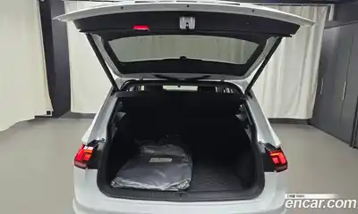 Volkswagen Tiguan 2022 2.0 Автомат в Москве № 215136, миниатюра 4