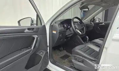 Volkswagen Tiguan 2022 2.0 Автомат в Москве № 215136, миниатюра 7