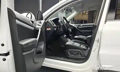 Volkswagen Tiguan 2016 2.0 Автомат в Москве № 215328, миниатюра 5