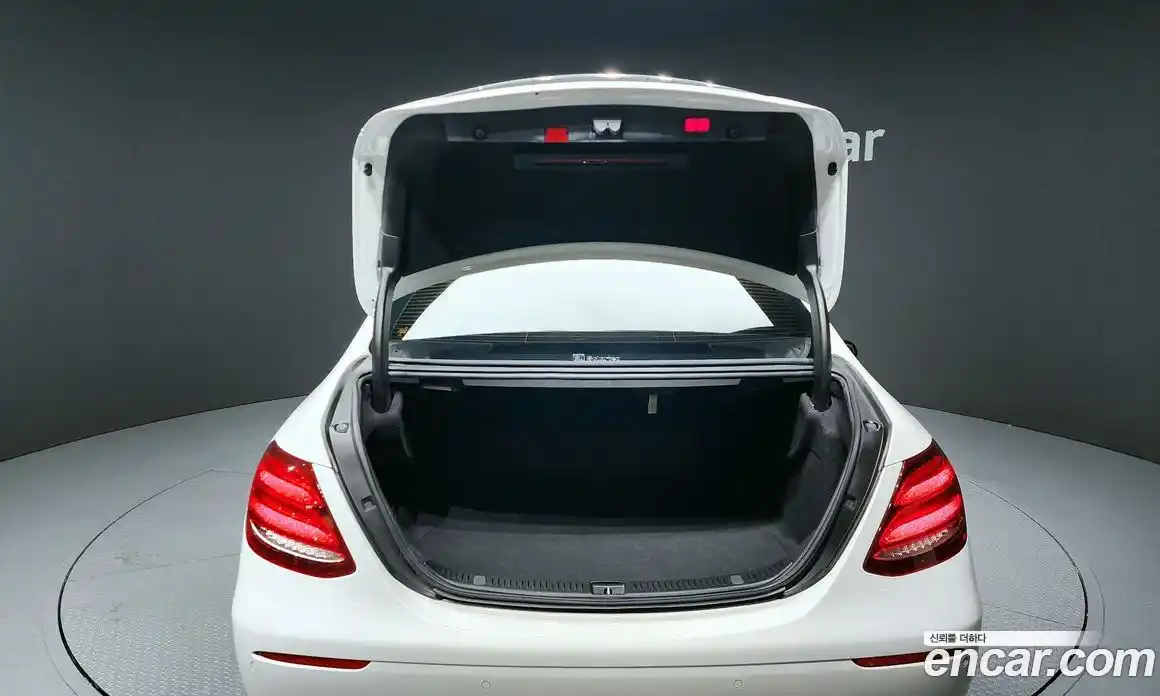 Mercedes-Benz E-Class 2020 2.0 Автомат в Москве № 221460, фото 20