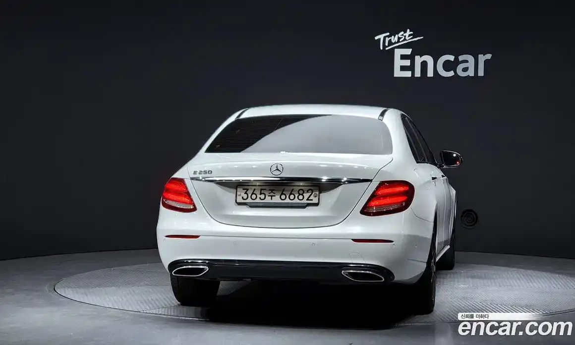 Mercedes-Benz E-Class 2020 2.0 Автомат в Москве № 221460, фото 5