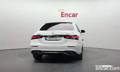 Mercedes-Benz E-Class 2022 2.0 Автомат в Москве № 222481, миниатюра 4