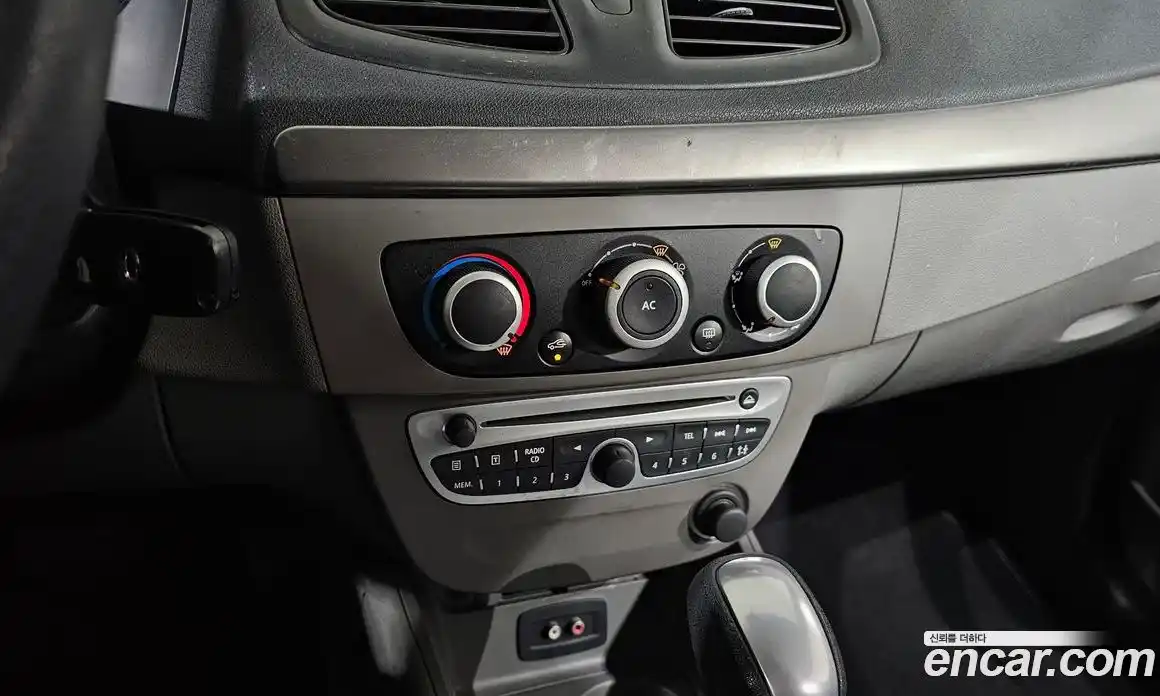 Renault SM3 2010 1.6 Автомат в Москве № 225897, фото 18