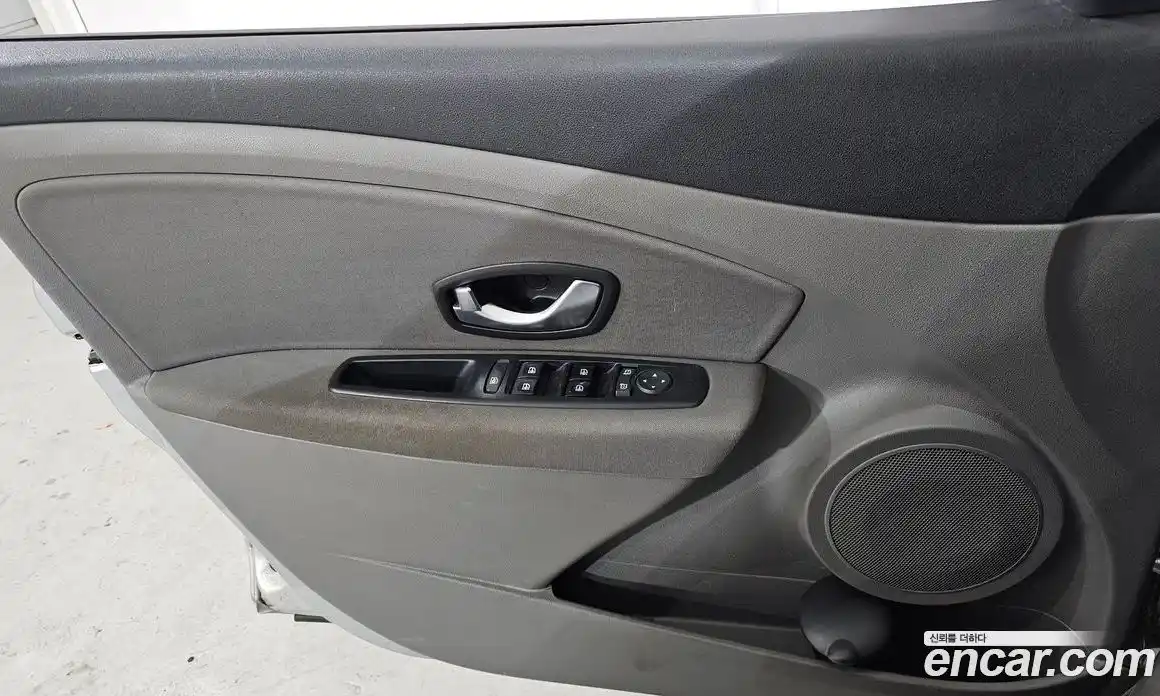 Renault SM3 2010 1.6 Автомат в Москве № 225897, фото 19