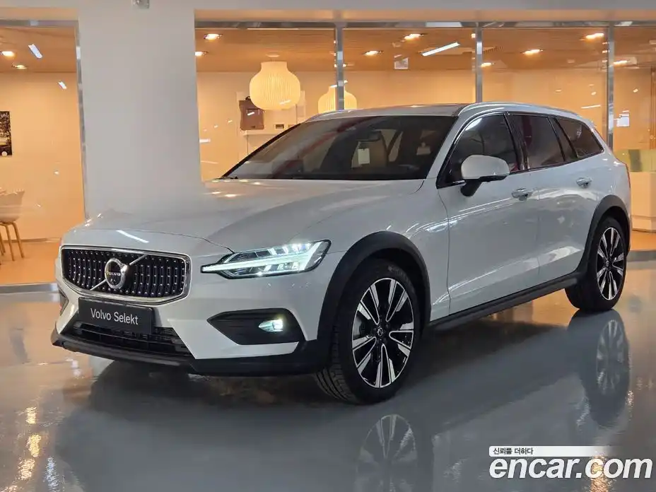 Volvo V60 2025 2.0 Автомат в Москве № 230757, фото 1