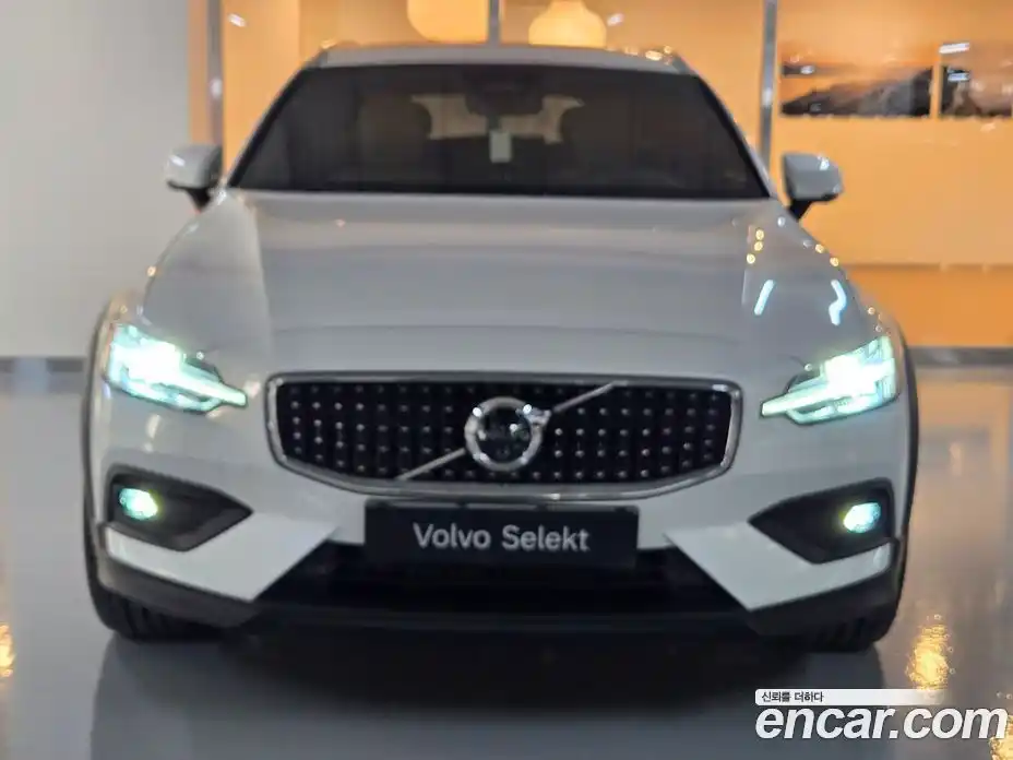 Volvo V60 2025 2.0 Автомат в Москве № 230757, фото 3