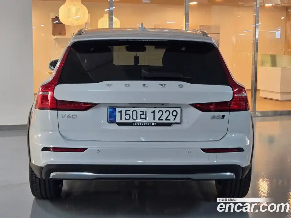 Volvo V60 2025 2.0 Автомат в Москве № 230757, фото 4