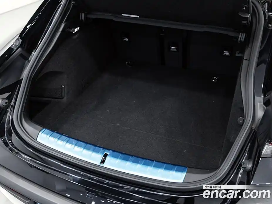 Porsche Taycan 2024 0.1 Автомат в Москве № 231044, фото 14