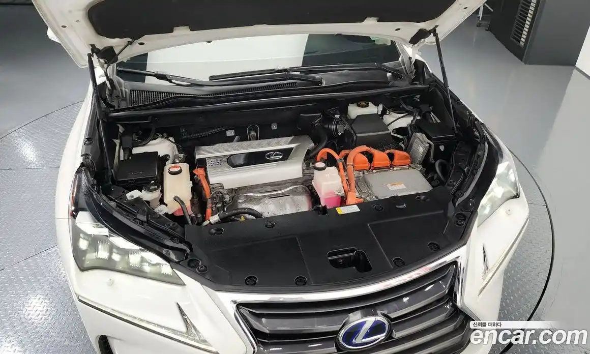 Lexus NX 2015 2.5 Автомат в Москве № 232018, фото 3