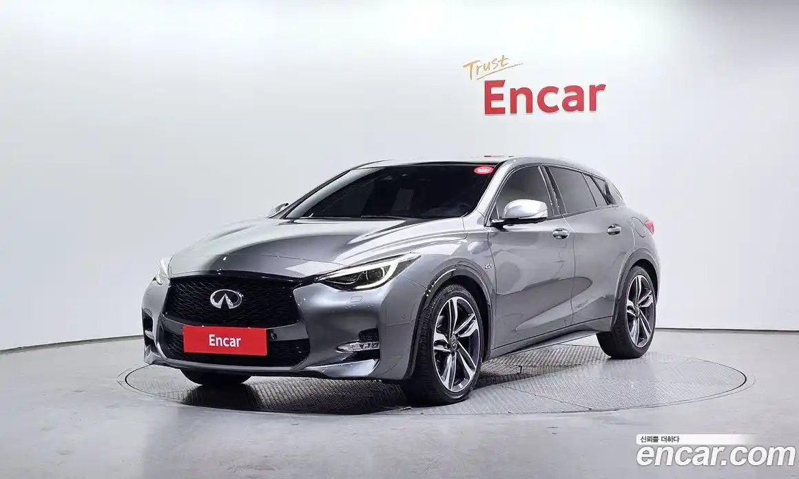 Infiniti Q30 2017 2.0 Автомат в Москве № 256128, фото 16