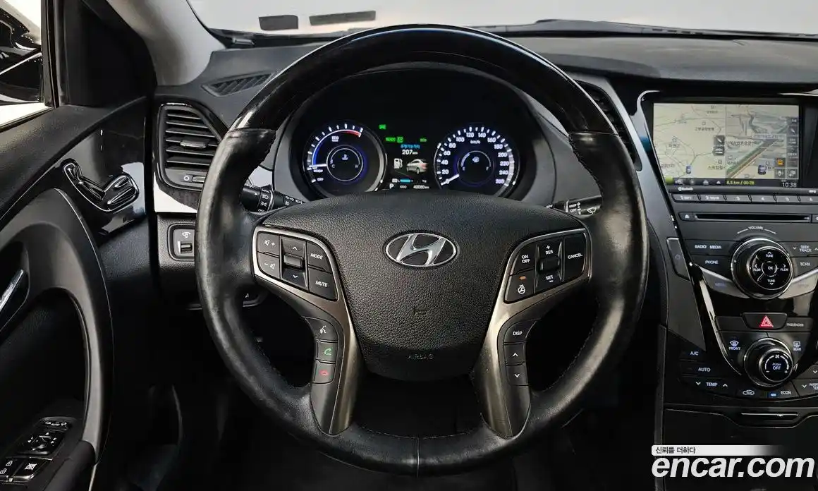 Hyundai Grandeur 2015 2.4 Автомат в Москве № 283539, фото 14