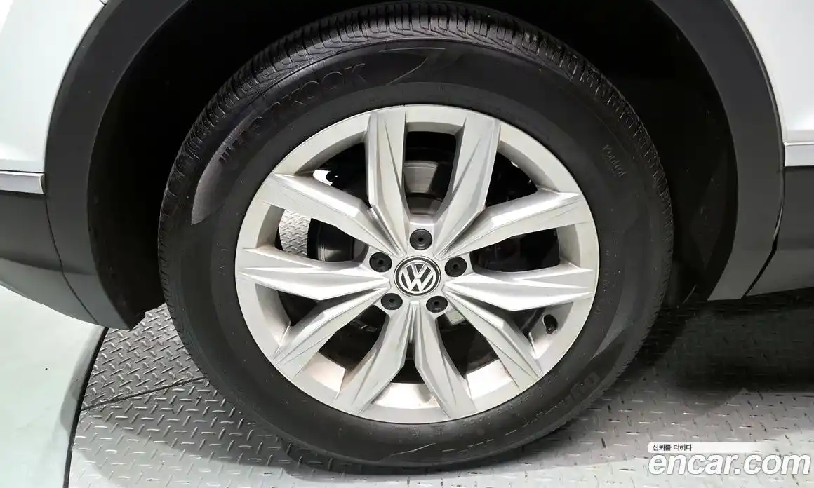 Volkswagen Tiguan 2020 2.0 Автомат в Москве № 301313, фото 5