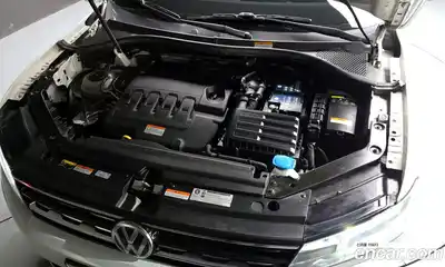 Volkswagen Tiguan 2020 2.0 Автомат в Москве № 301313, миниатюра 6