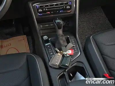 Volkswagen Tiguan 2023 2.0 Автомат в Москве № 301805, миниатюра 11