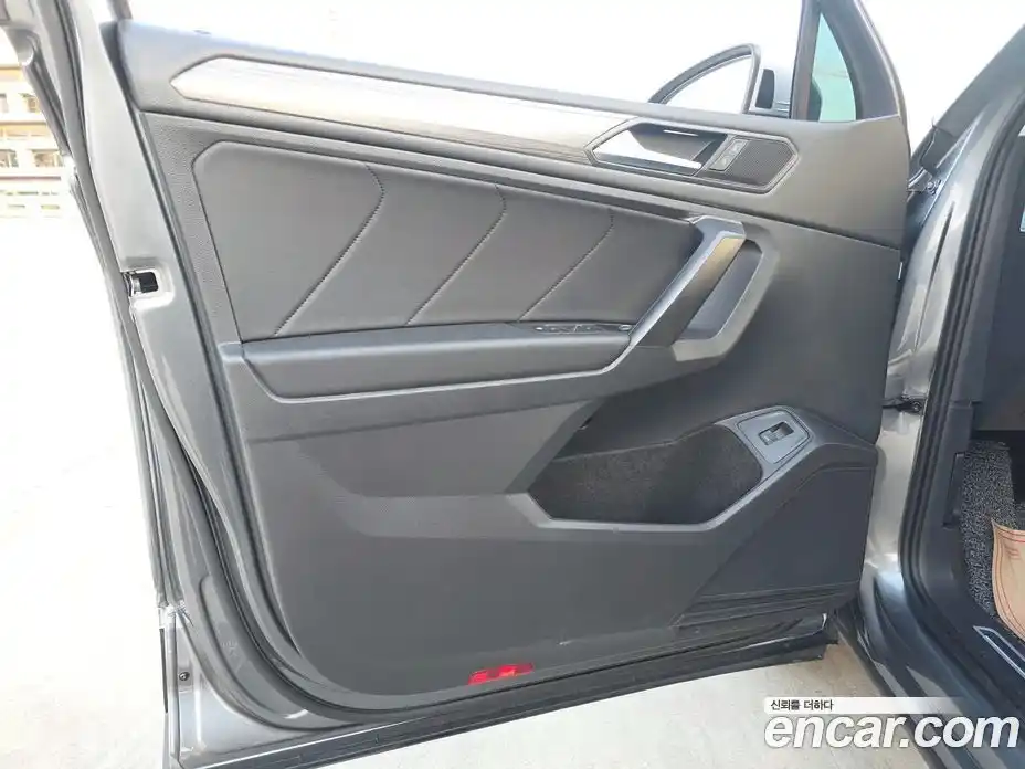 Volkswagen Tiguan 2023 2.0 Автомат в Москве № 301805, фото 14