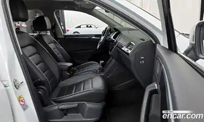 Volkswagen Tiguan 2023 2.0 Автомат в Москве № 357504, миниатюра 11