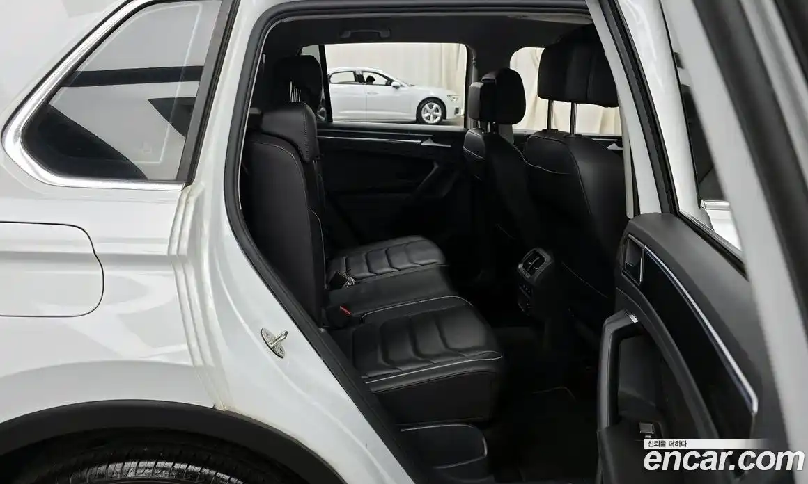 Volkswagen Tiguan 2023 2.0 Автомат в Москве № 357504, фото 12