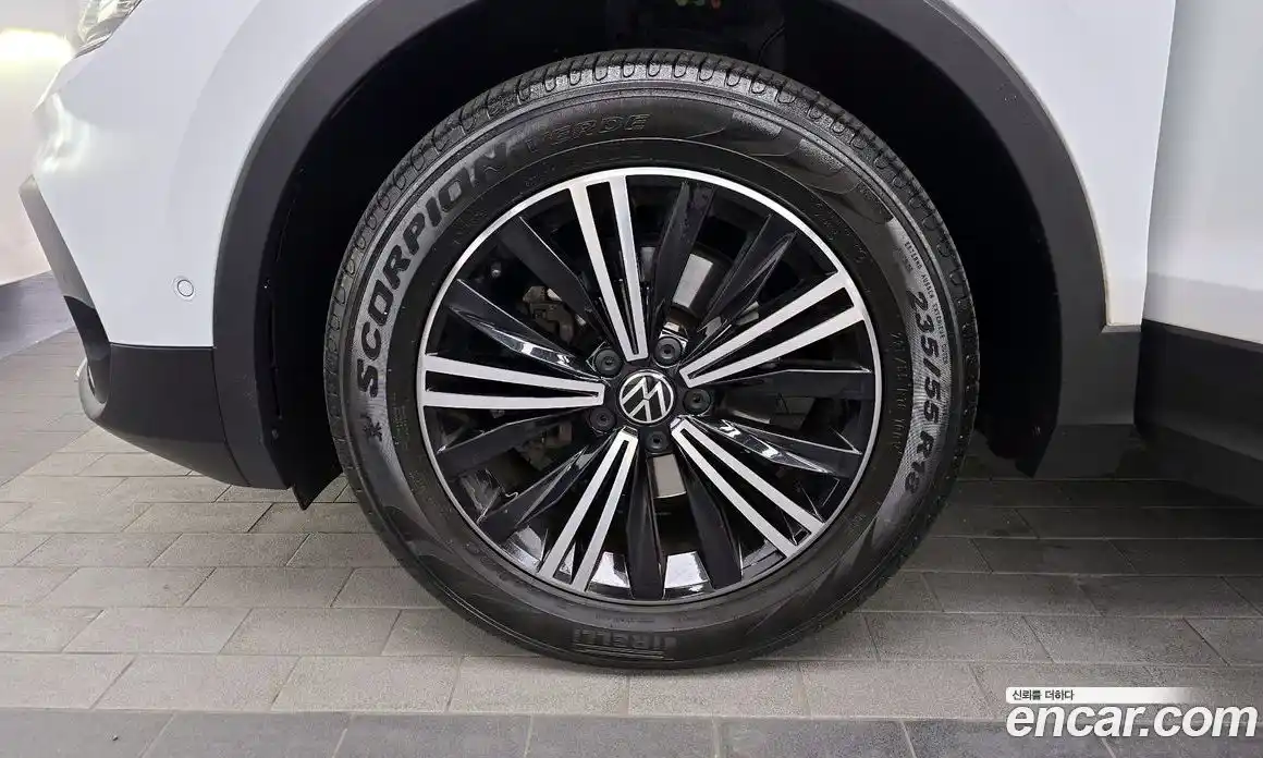 Volkswagen Tiguan 2023 2.0 Автомат в Москве № 357504, фото 5