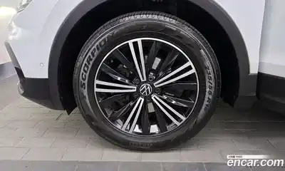 Volkswagen Tiguan 2023 2.0 Автомат в Москве № 357504, миниатюра 5