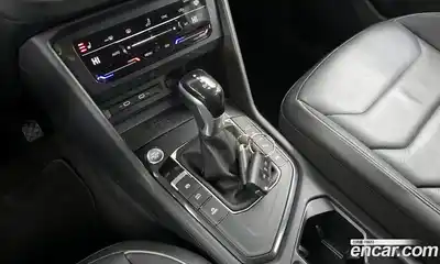 Volkswagen Tiguan 2023 2.0 Автомат в Москве № 357504, миниатюра 9