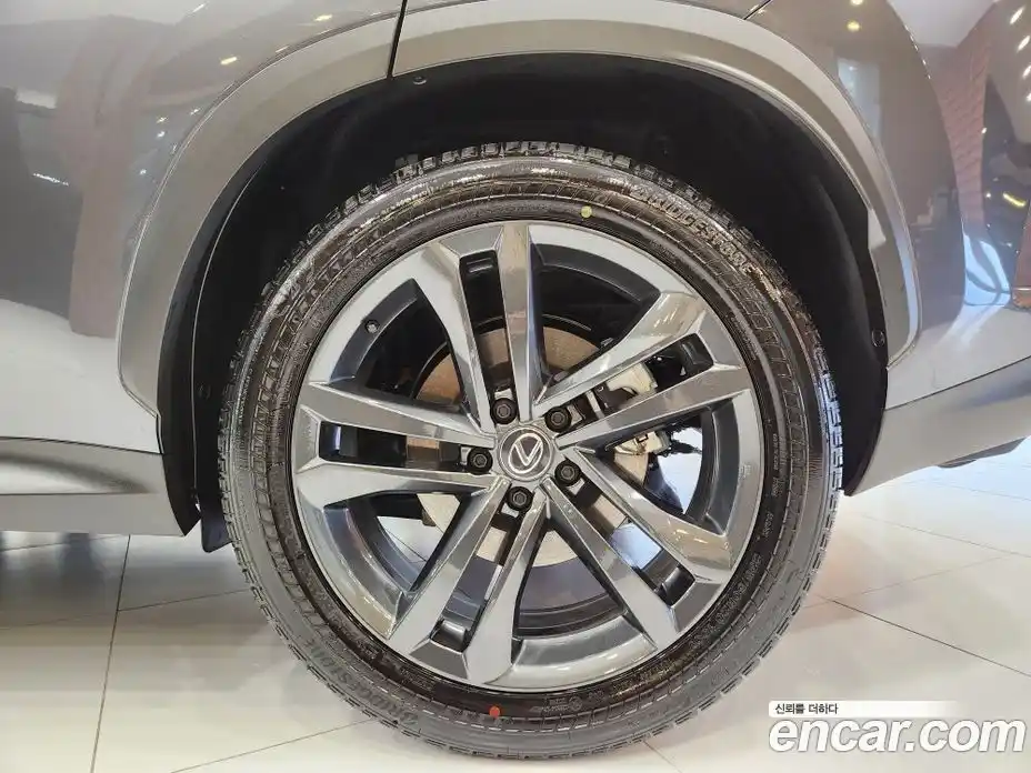 Lexus NX 2025 2.5 Вариатор в Москве № 398708, фото 6