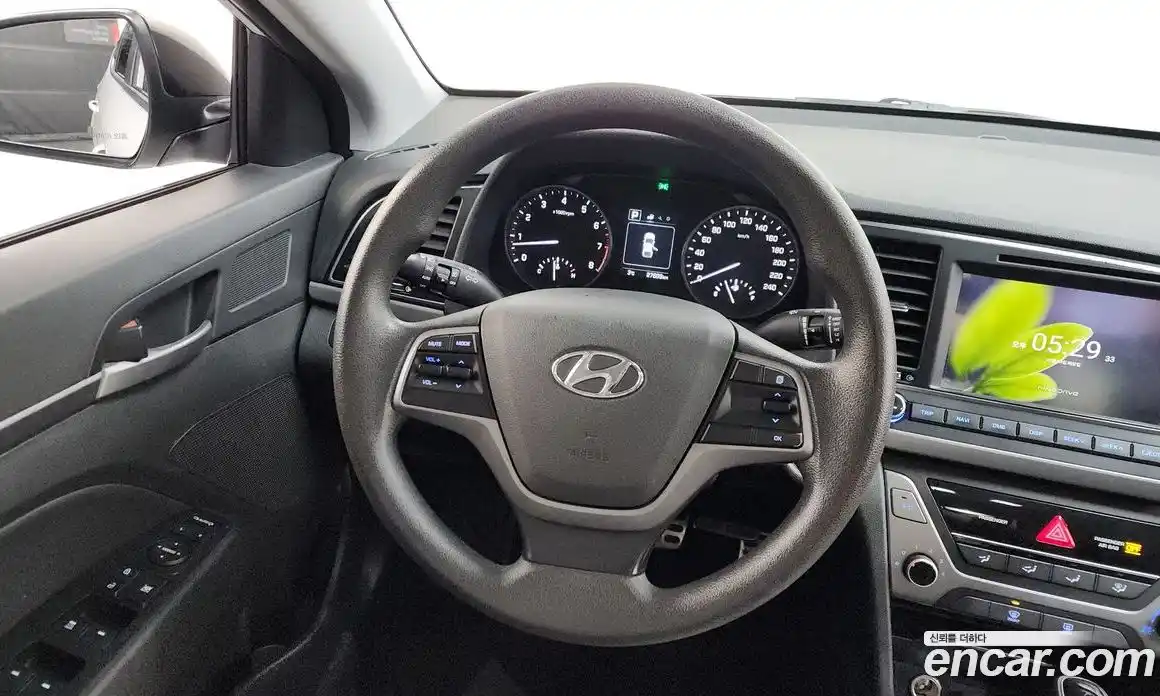 Hyundai Avante 2017 1.6 Автомат в Москве № 48626, фото 3