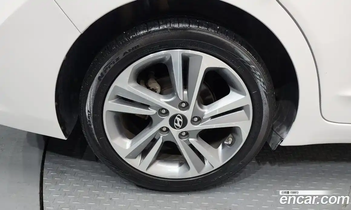 Hyundai Avante 2017 1.6 Автомат в Москве № 48626, фото 4