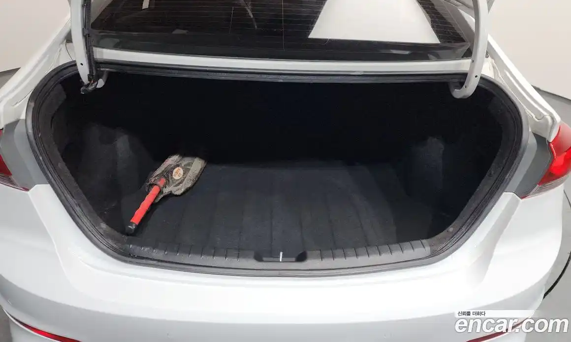 Hyundai Avante 2017 1.6 Автомат в Москве № 48626, фото 6