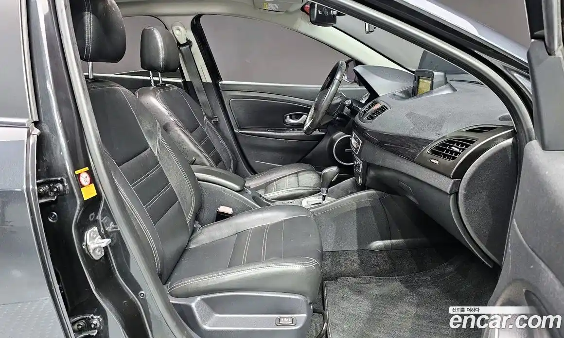 Renault SM3 2015 1.6 Автомат в Москве № 106033, фото 10