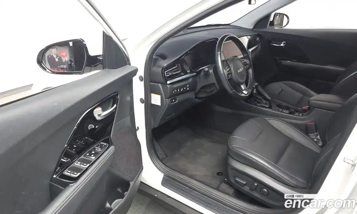 Kia Niro 2022 1.6 Автомат в Москве № 122891, фото 13