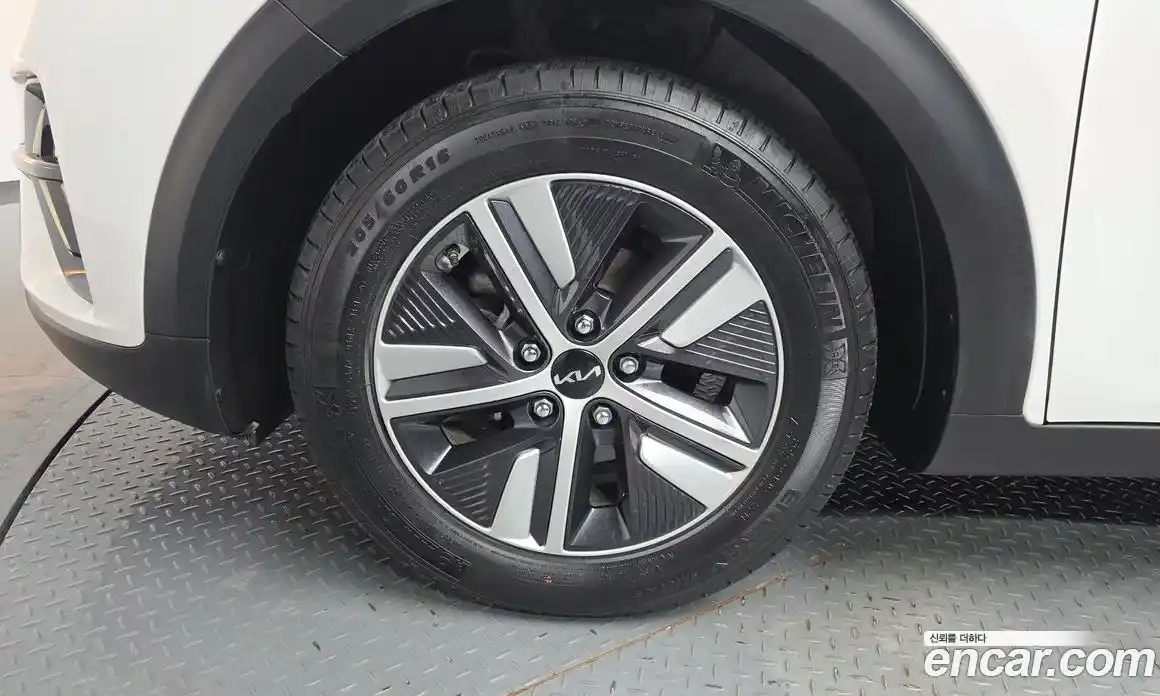 Kia Niro 2022 1.6 Автомат в Москве № 122891, фото 19