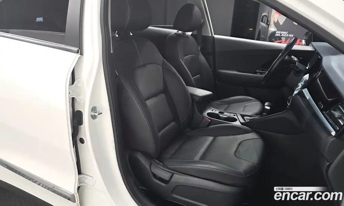 Kia Niro 2022 1.6 Автомат в Москве № 122891, фото 10