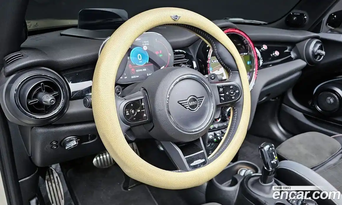 Mini Cooper Convertible 2023 2.0 Автомат в Москве № 140760, фото 19