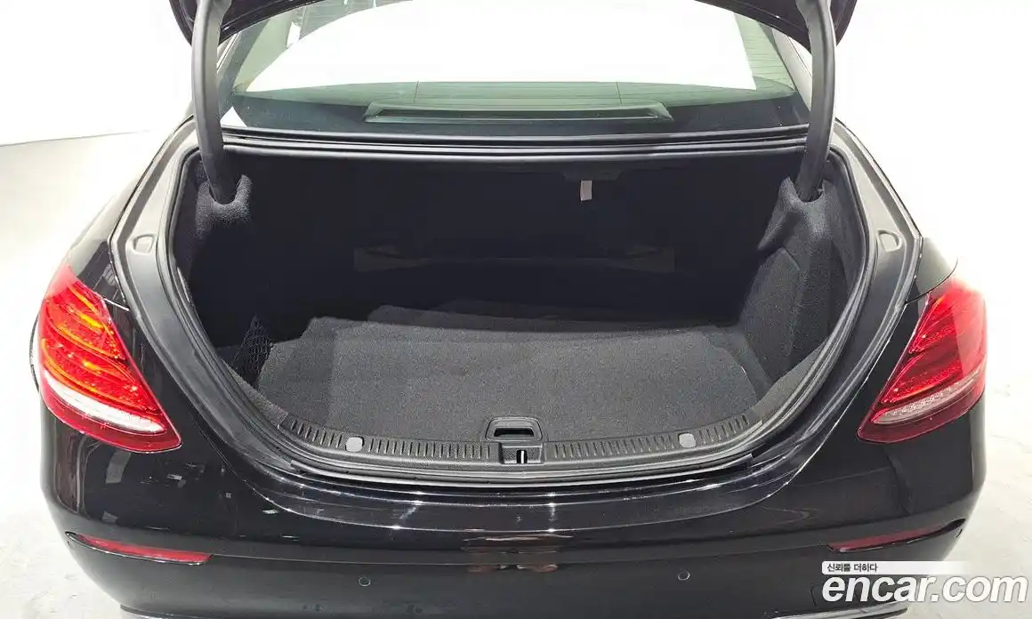 Mercedes-Benz E-Class 2018 2.0 Автомат в Москве № 141636, фото 17