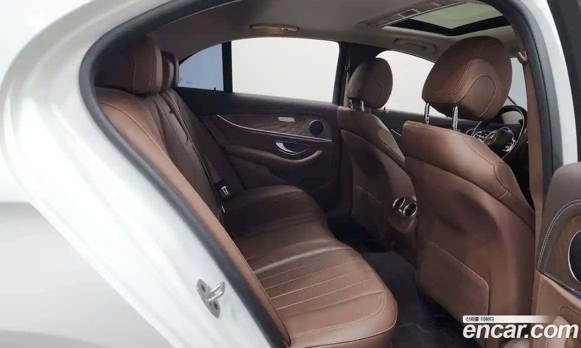 Mercedes-Benz E-Class 2020 1.9 Автомат в Москве № 150753, фото 12