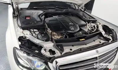 Mercedes-Benz E-Class 2020 1.9 Автомат в Москве № 150753, миниатюра 2