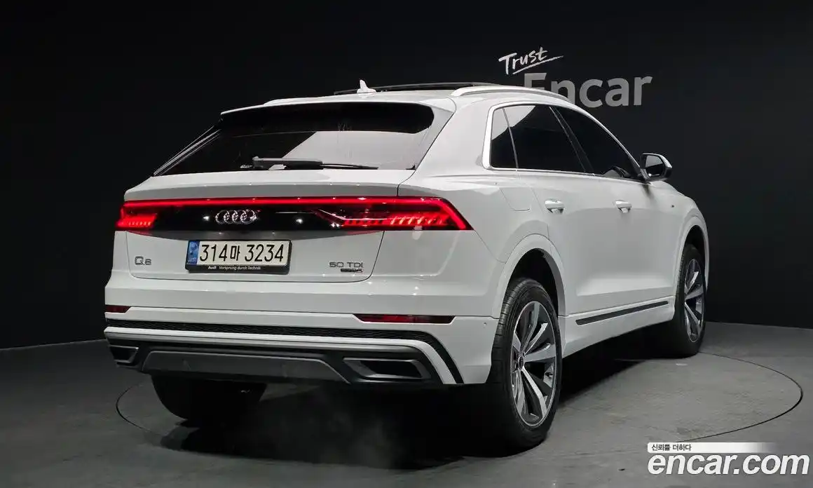 Audi Q8 2022 3.0 Автомат в Москве № 163246, фото 3