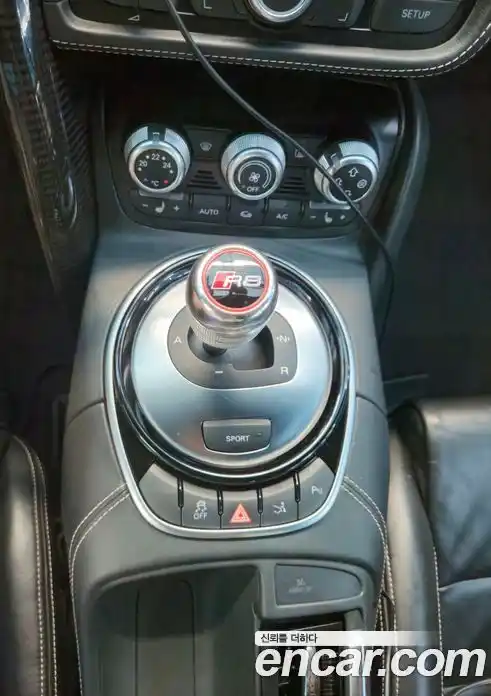 Audi R8 2015 5.2 Робот в Москве № 164087, фото 9