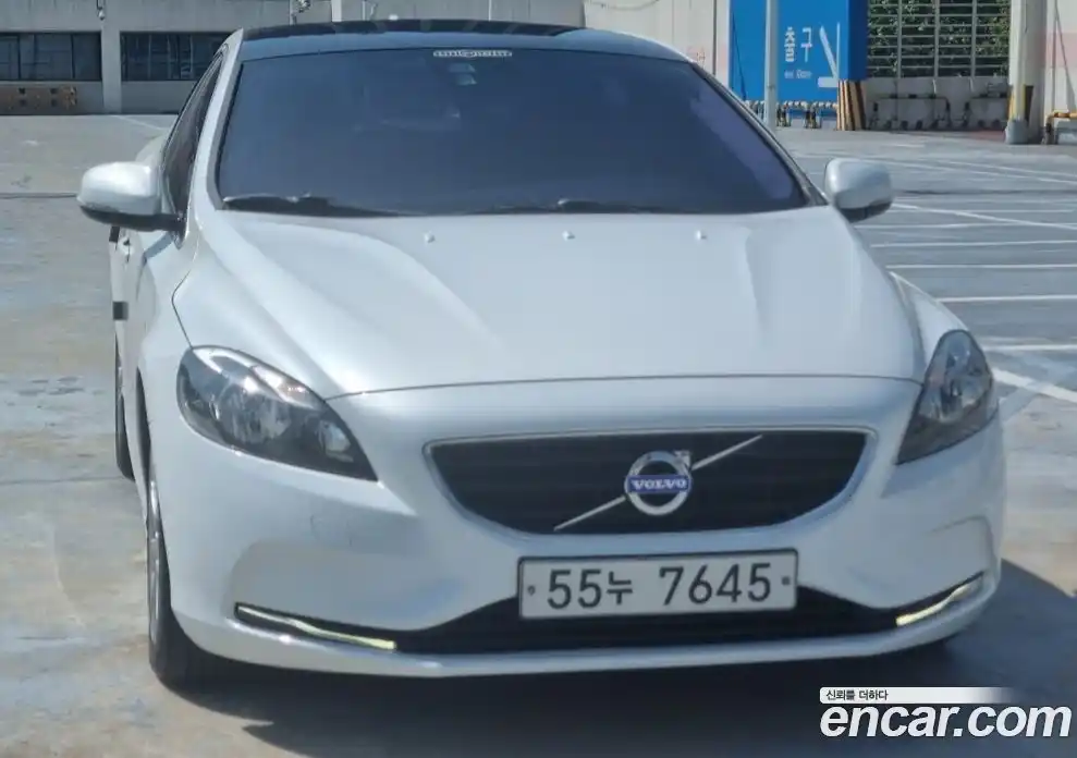 Volvo V40 2015 1.6 Автомат в Москве № 164846, фото 1