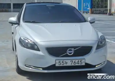 Volvo V40, 2015