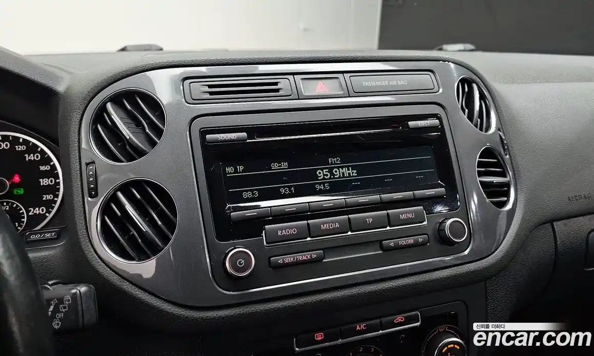 Volkswagen Tiguan 2014 2.0 Автомат в Москве № 169045, фото 19