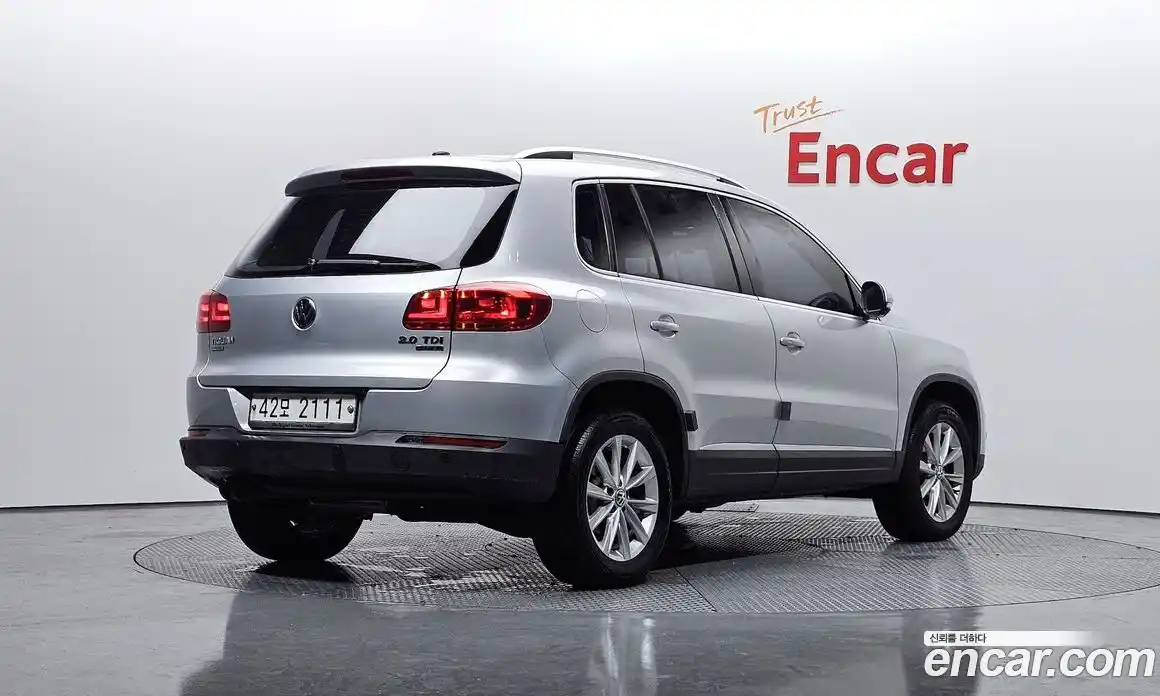 Volkswagen Tiguan 2014 2.0 Автомат в Москве № 169045, фото 3