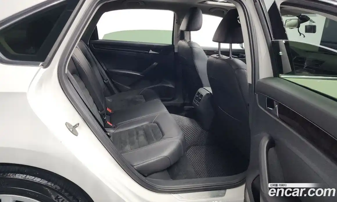 Volkswagen Passat 2015 2.0 Автомат в Москве № 169086, фото 12