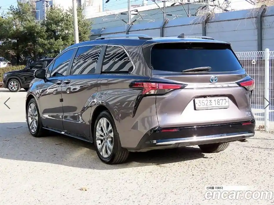 Toyota Sienna 2021 2.5 Вариатор в Москве № 170359, фото 3