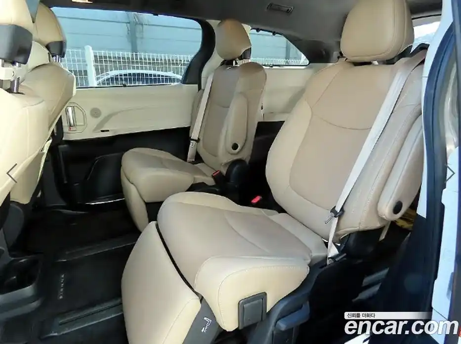 Toyota Sienna 2021 2.5 Вариатор в Москве № 170359, фото 6