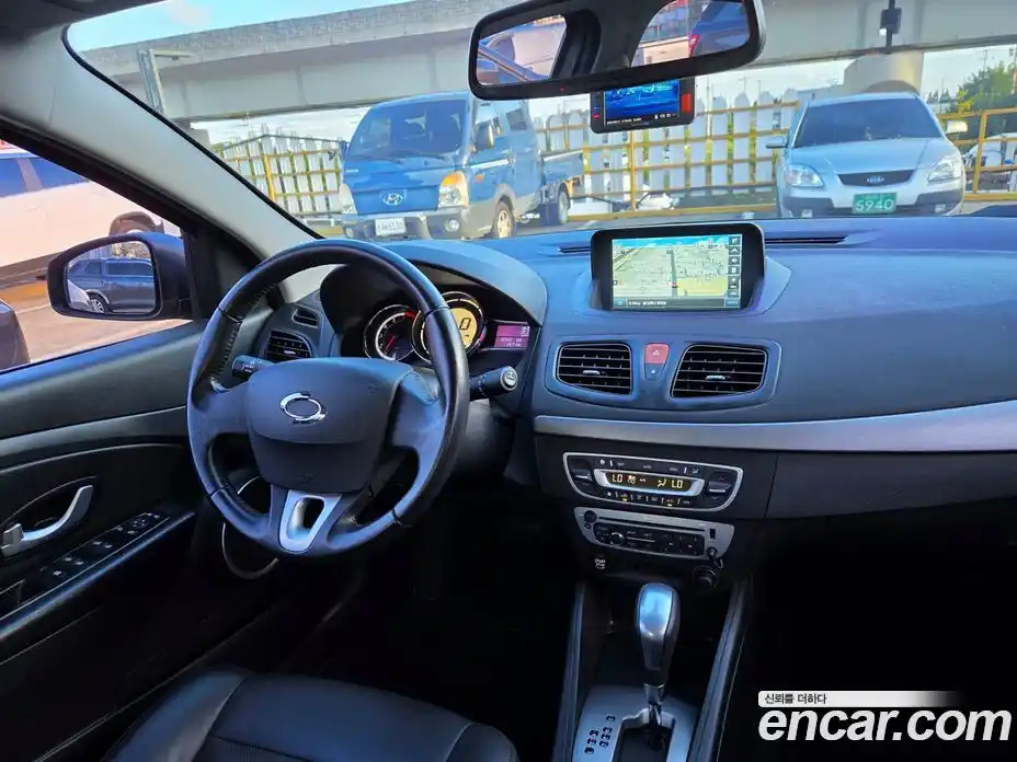 Renault SM3 2018 1.6 Автомат в Москве № 181663, фото 11