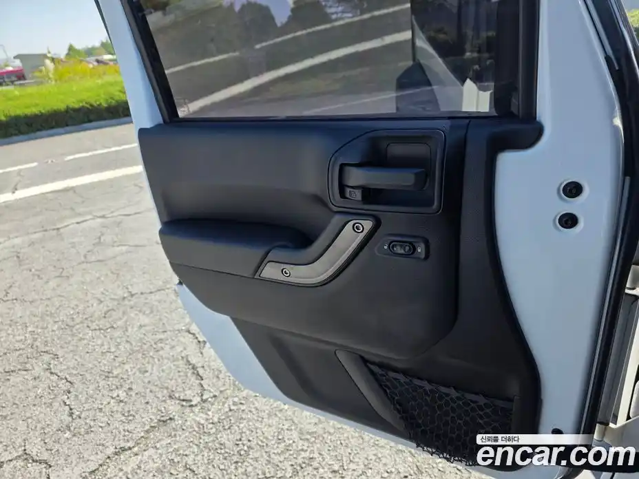 Jeep Wrangler 2014 3.6 Автомат в Москве № 188375, фото 16