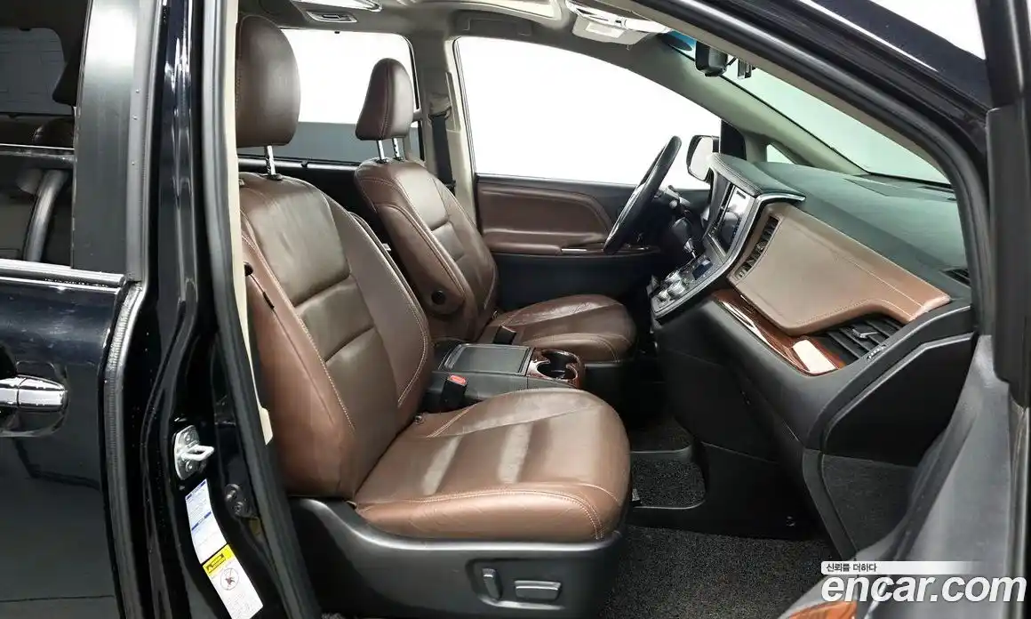 Toyota Sienna 2017 3.5 Автомат в Москве № 199646, фото 11