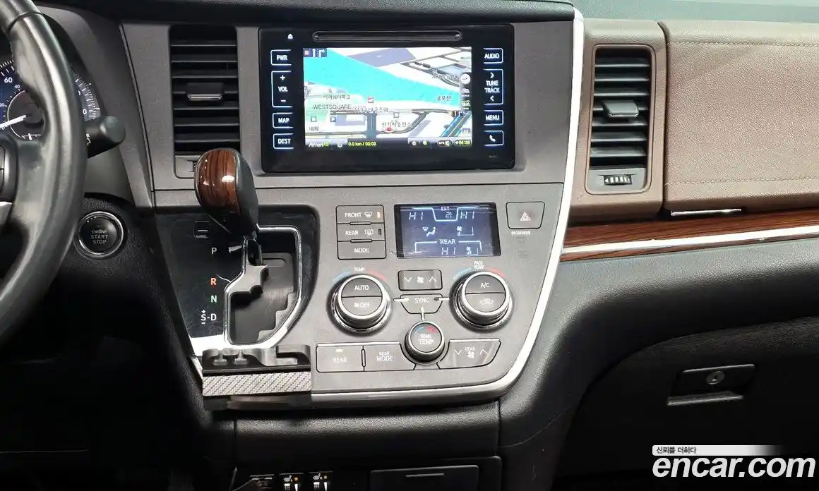 Toyota Sienna 2017 3.5 Автомат в Москве № 199646, фото 14