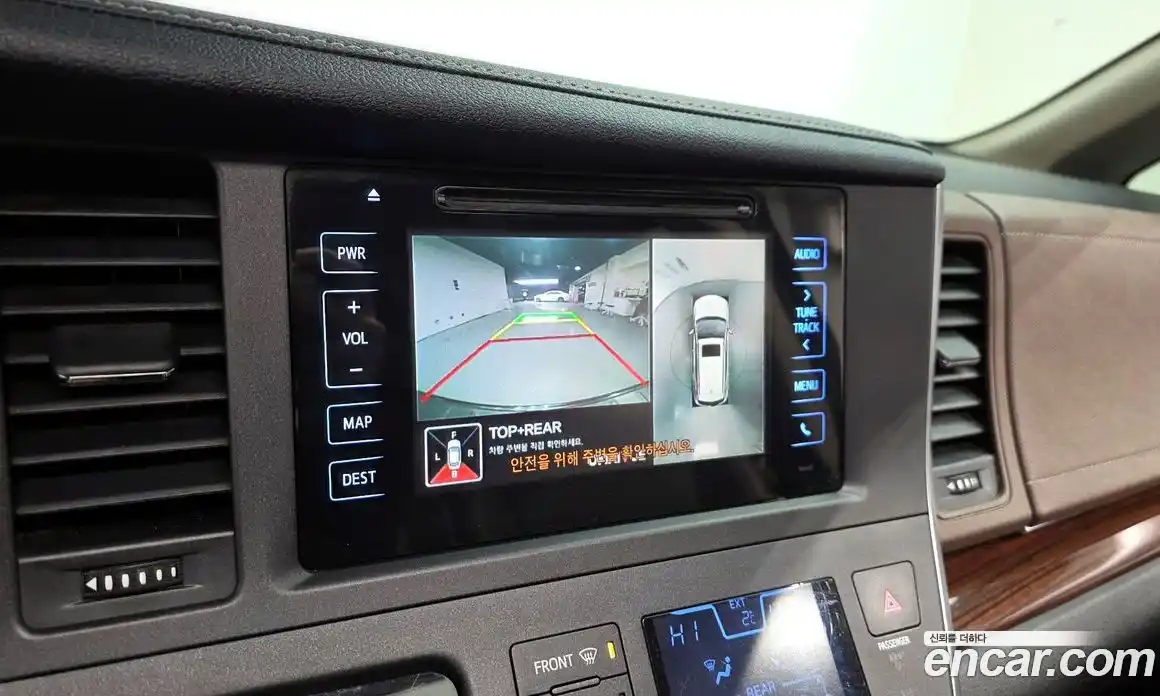 Toyota Sienna 2017 3.5 Автомат в Москве № 199646, фото 15